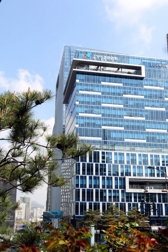 인권위는 A경찰서장에게 소속 직원들이 피의자의 진술거부권과 변호인조력권을 보장할 수 있도록 관련 직무교육을 실시할 것을 권고했다고 5일 밝혔다.   국가인권위원회 제공